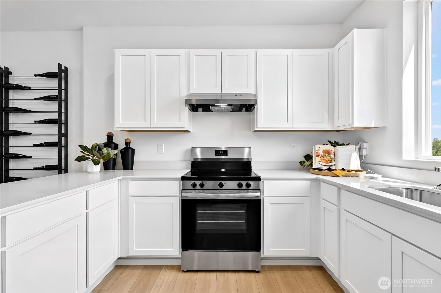 9517 Mineral Avenue Property Photo 8