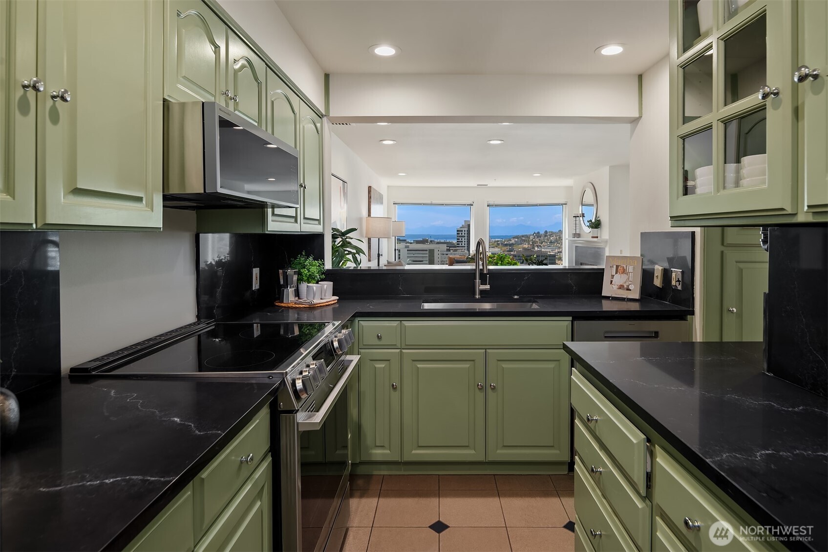 420 Melrose Avenue 902 Property Photo 8