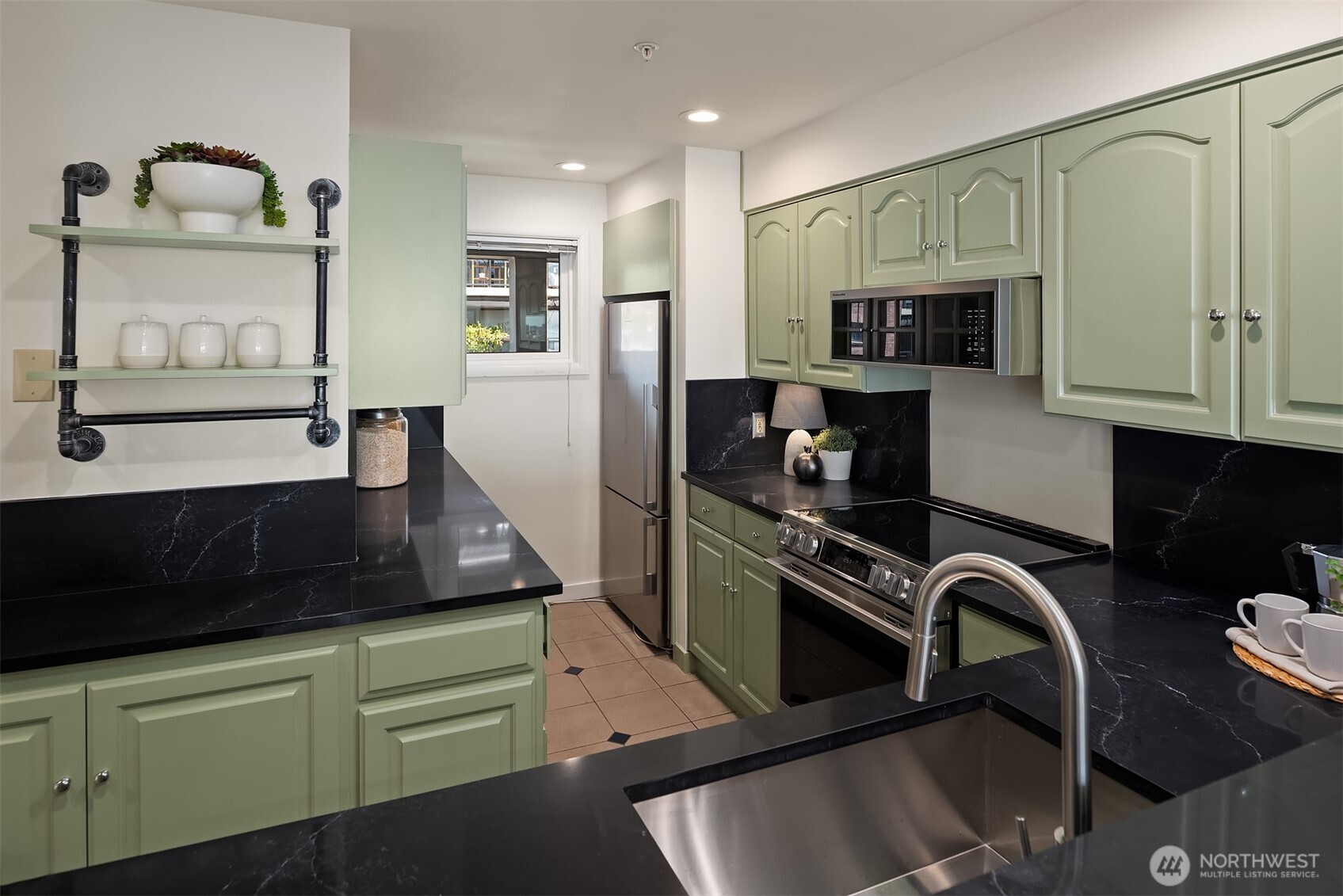 420 Melrose Avenue 902 Property Photo 10