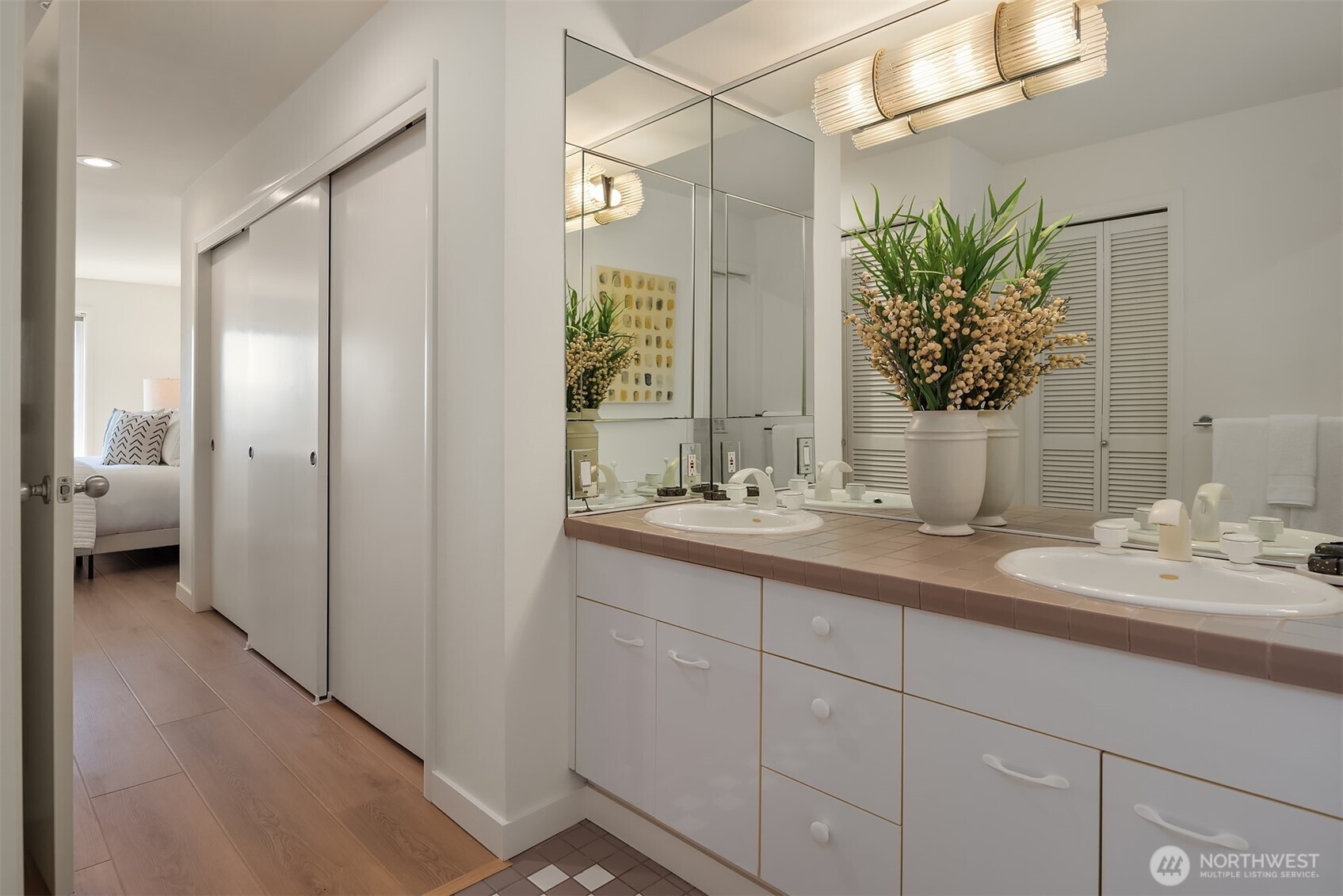 420 Melrose Avenue 902 Property Photo 18