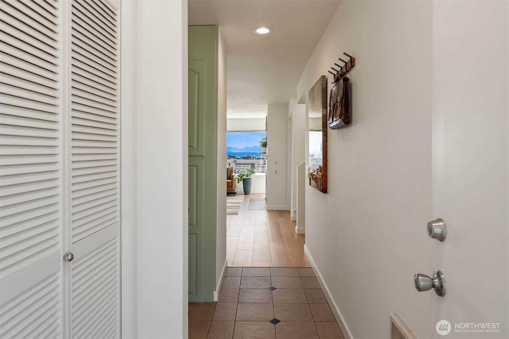420 Melrose Avenue 902 Property Photo 32