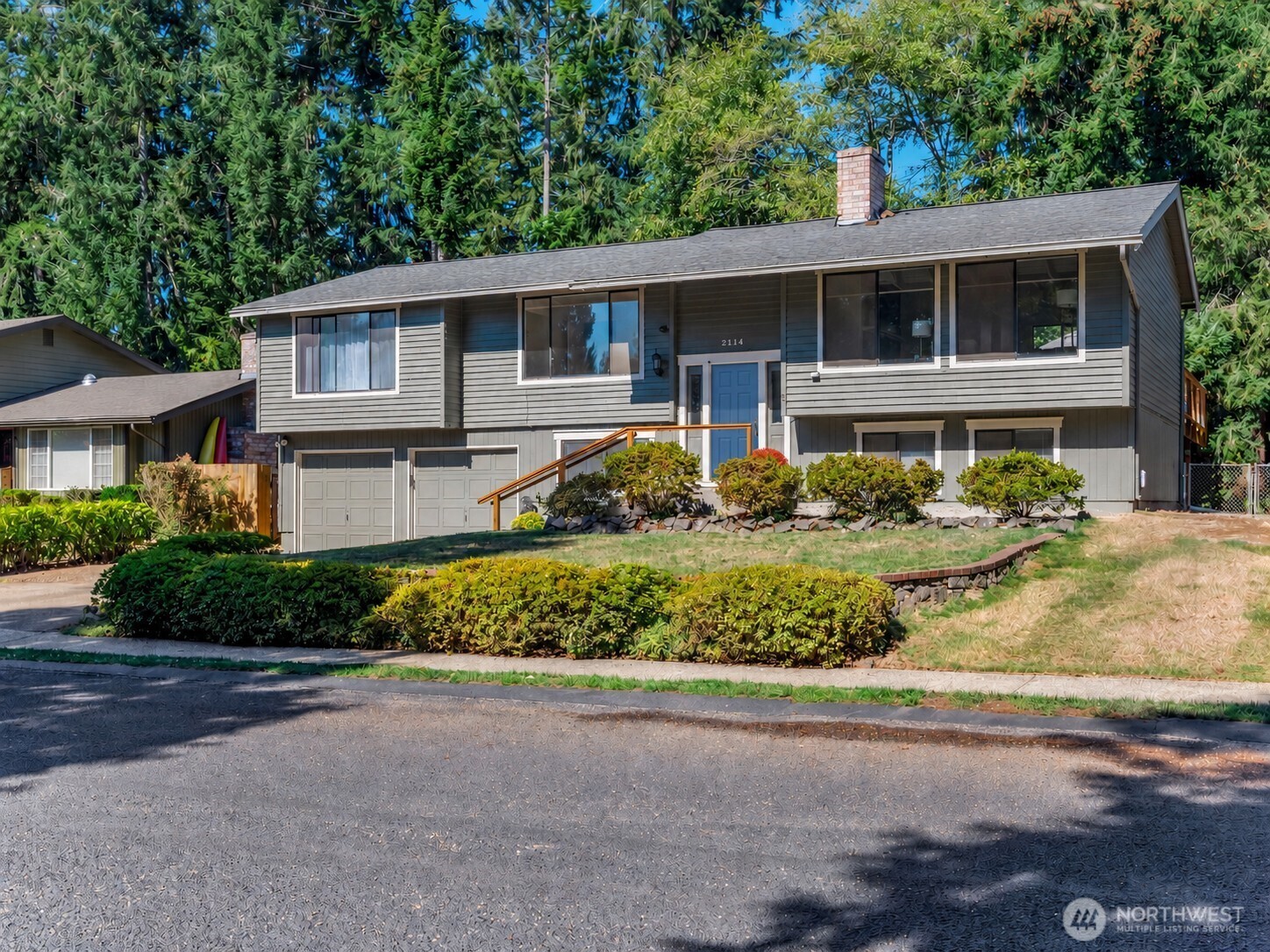 2114 Ne Bartre Court Property Photo 1