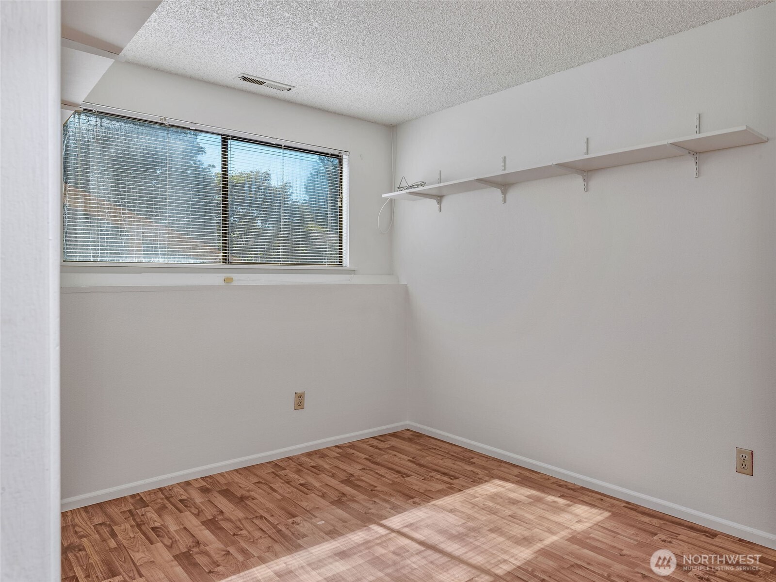 2114 Ne Bartre Court Property Photo 17