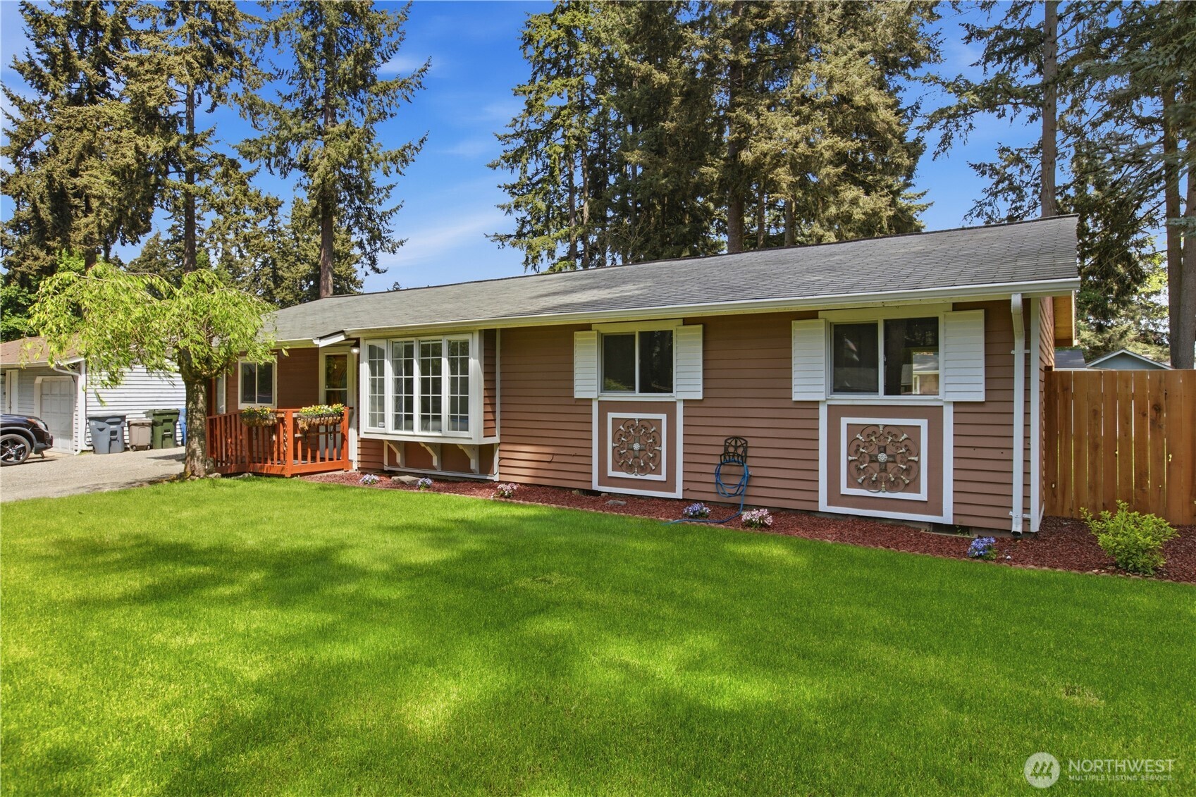 12601 105th Avenue Ct Property Photo 2