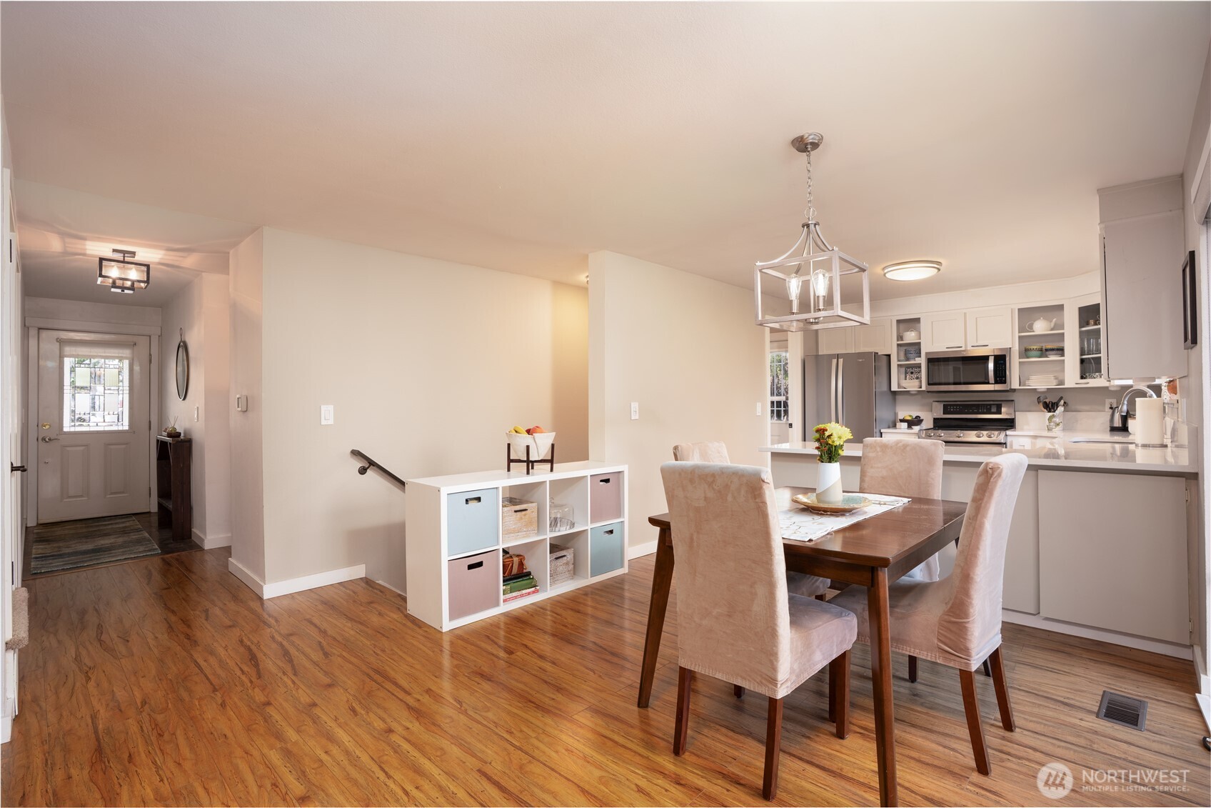 6205 Soundview Drive Property Photo 8