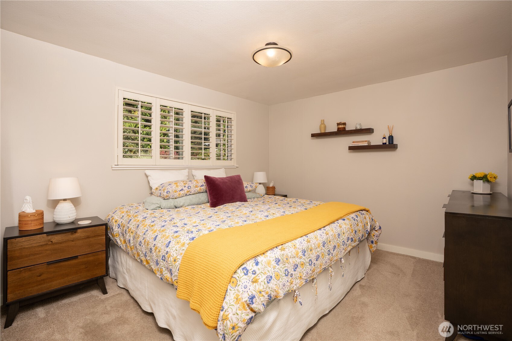 6205 Soundview Drive Property Photo 16