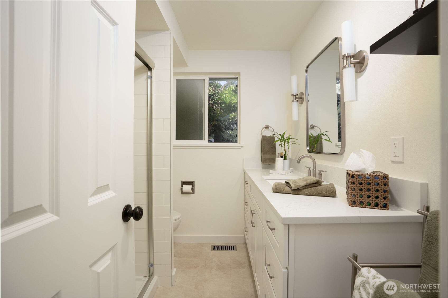6205 Soundview Drive Property Photo 17