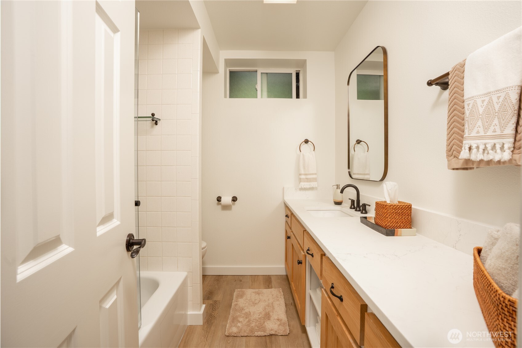 6205 Soundview Drive Property Photo 27