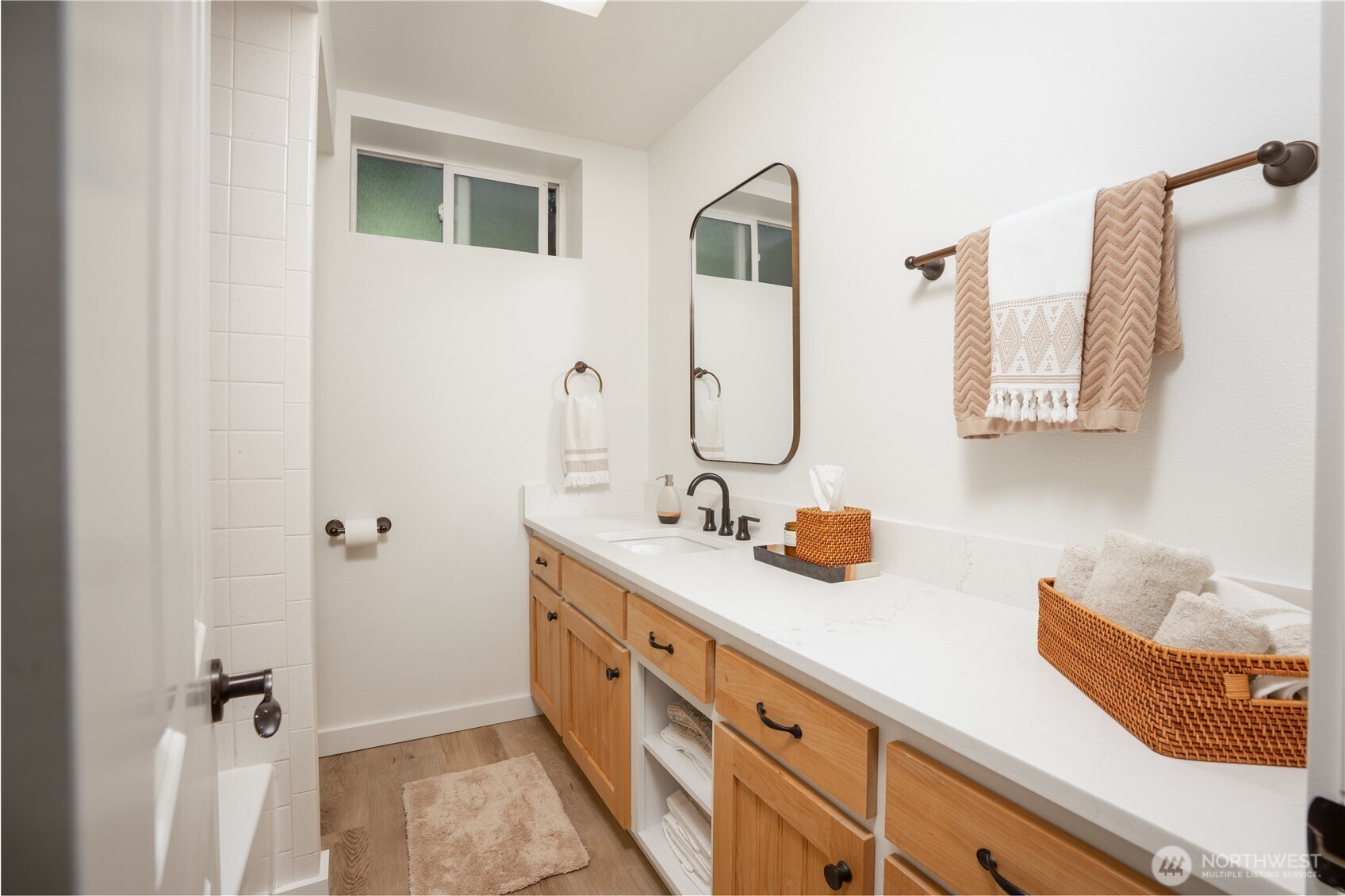 6205 Soundview Drive Property Photo 28