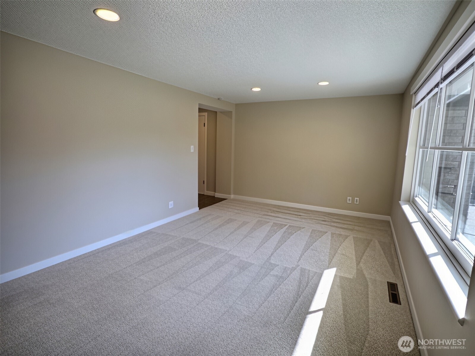 1314 N 188th Street Property Photo 3