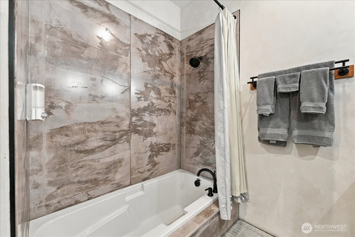 1396 S Tyee Avenue Property Photo 17