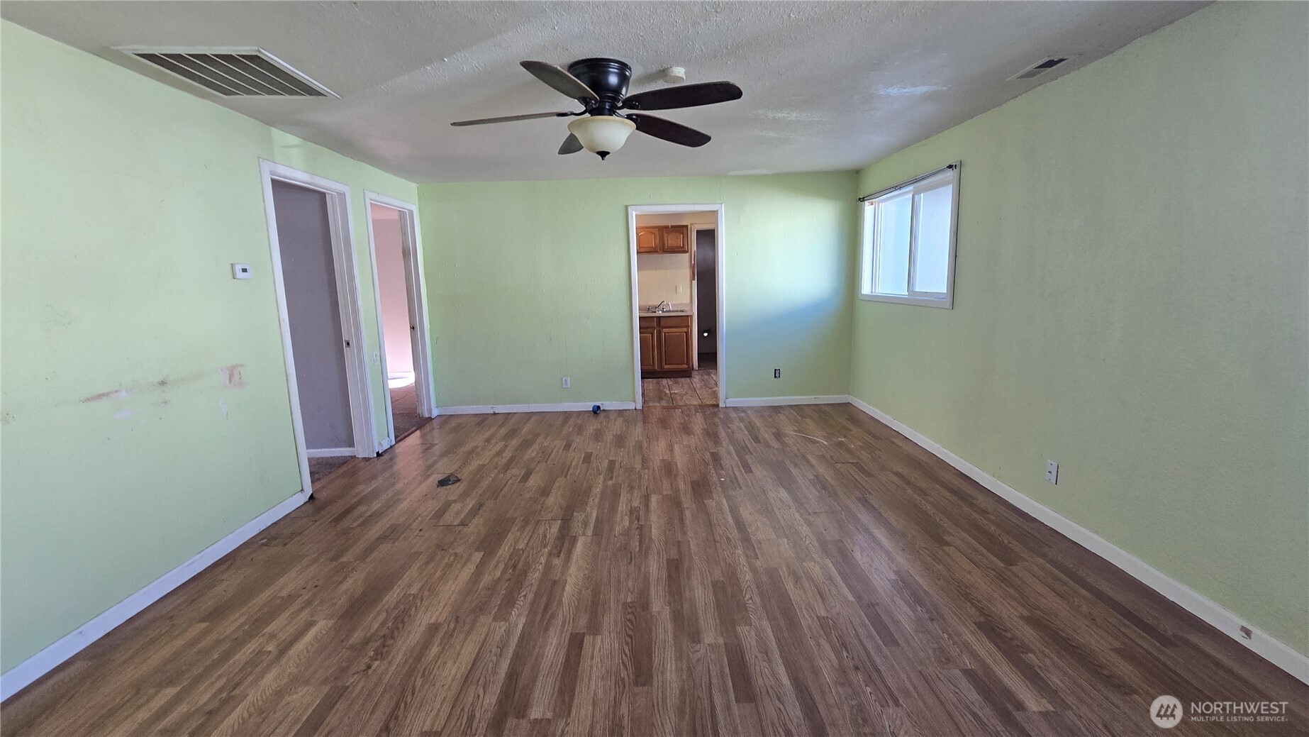 307 W Summa Street Property Photo 3
