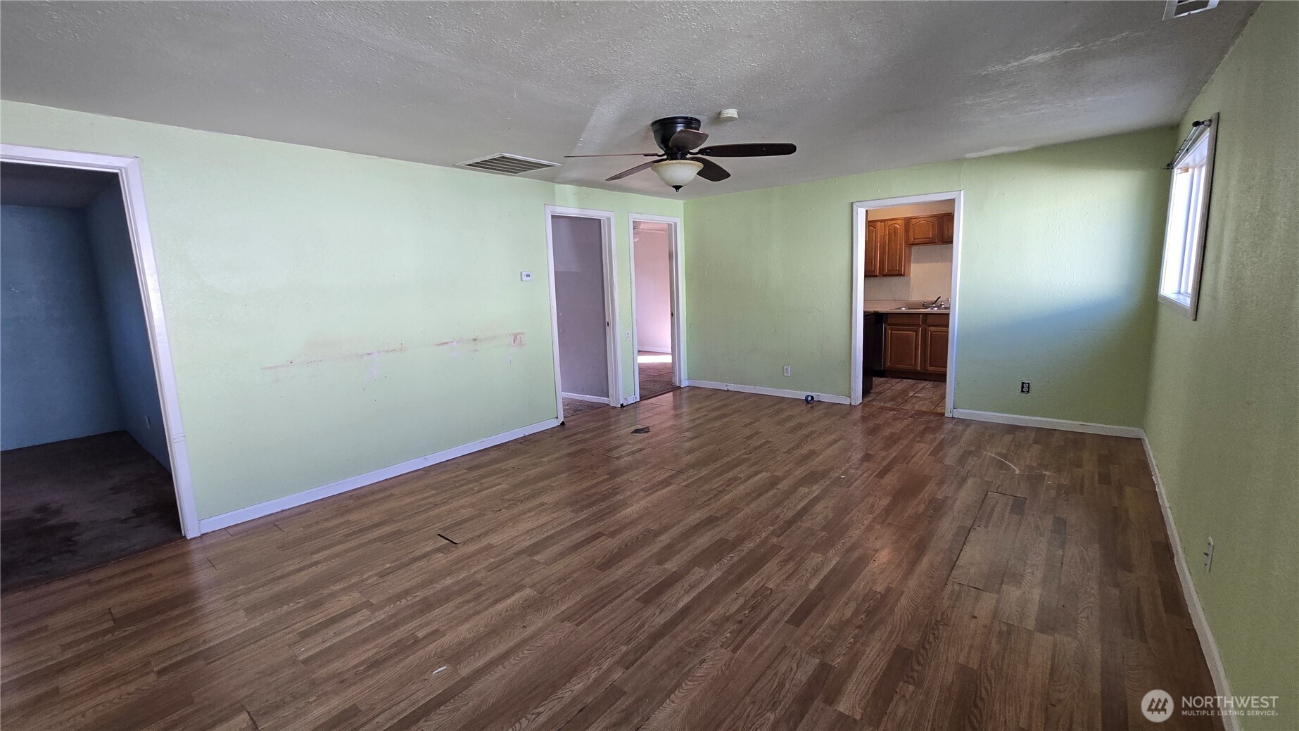 307 W Summa Street Property Photo 4