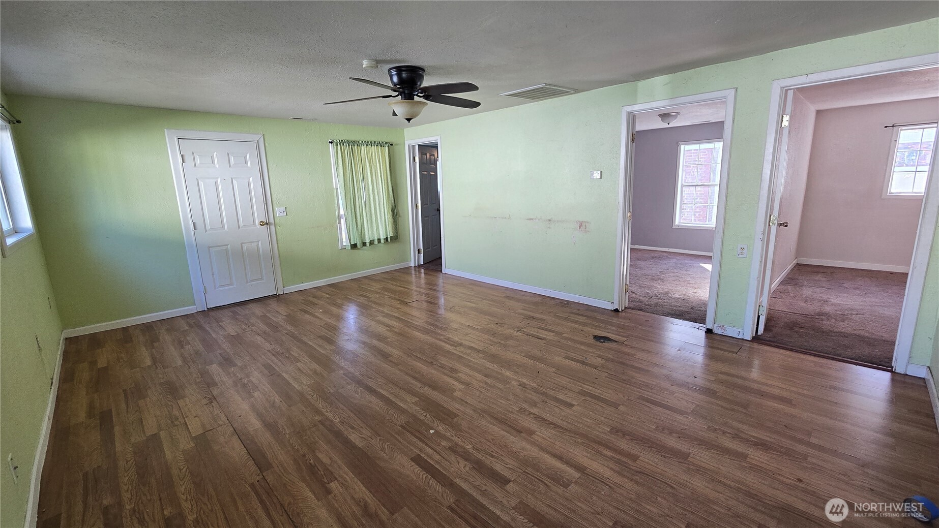 307 W Summa Street Property Photo 5