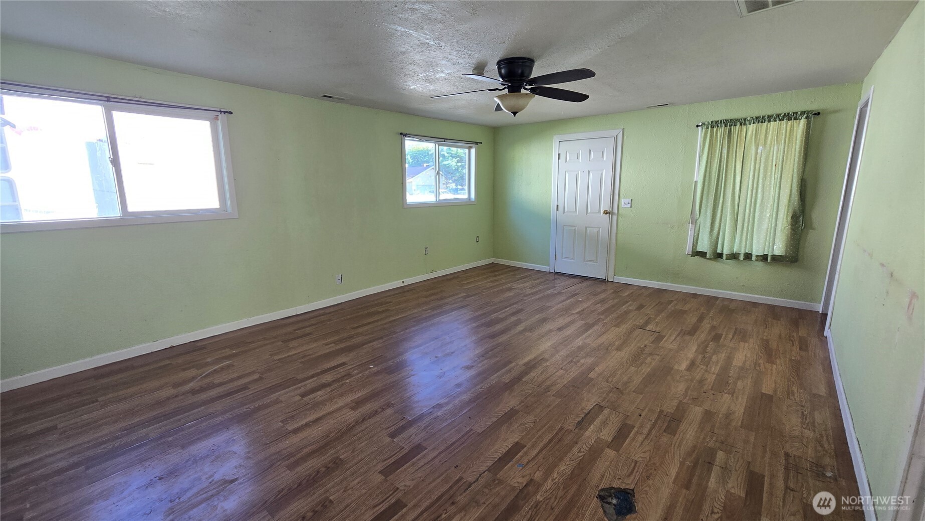 307 W Summa Street Property Photo 6