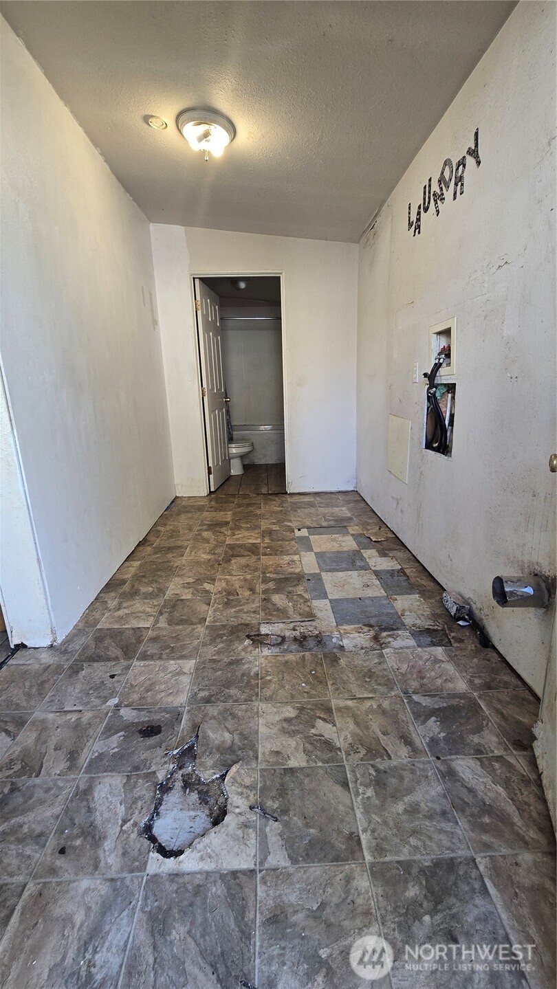 307 W Summa Street Property Photo 16