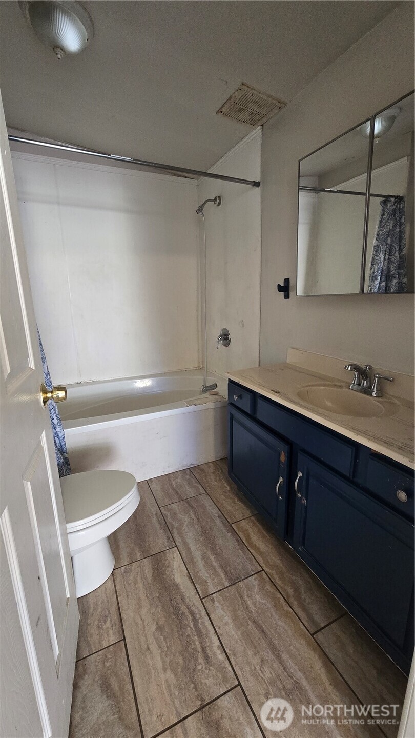 307 W Summa Street Property Photo 17