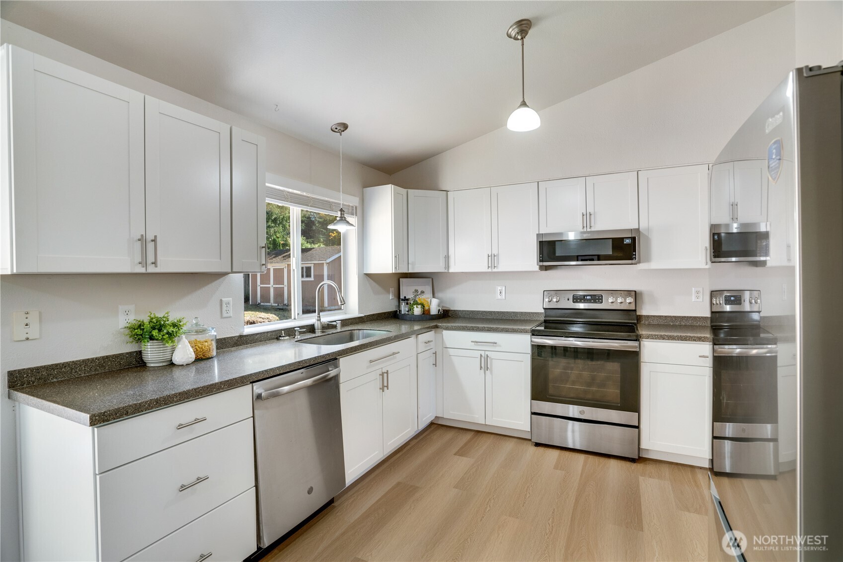 11617 210th Avenue Property Photo 9