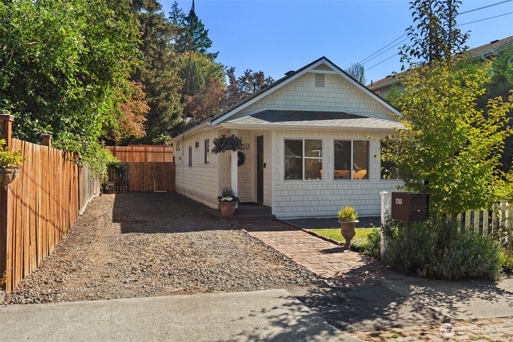 1310 N Montgomery Avenue Property Photo 1