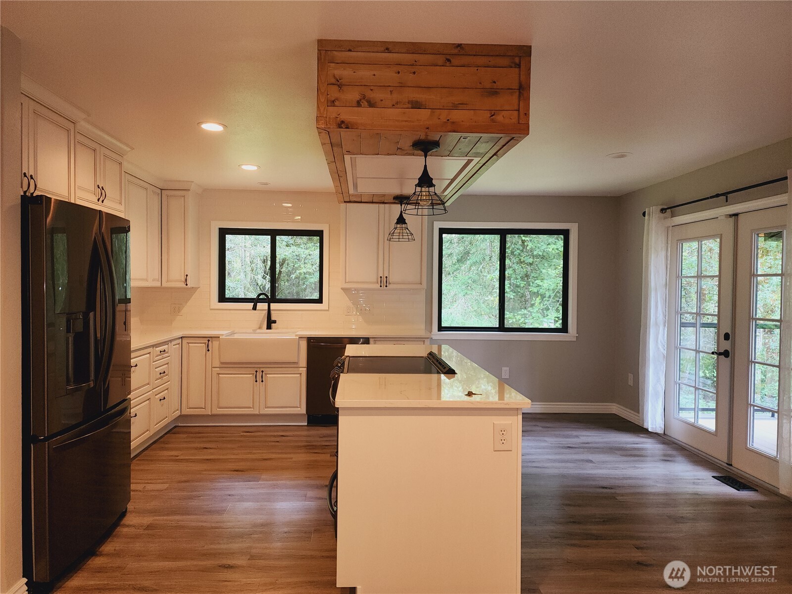 8120 Berry Ridge Lane Property Photo 6