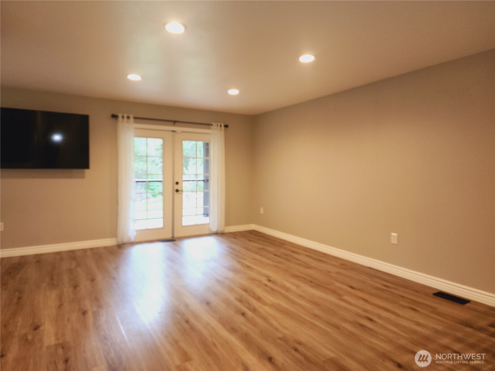 8120 Berry Ridge Lane Property Photo 7