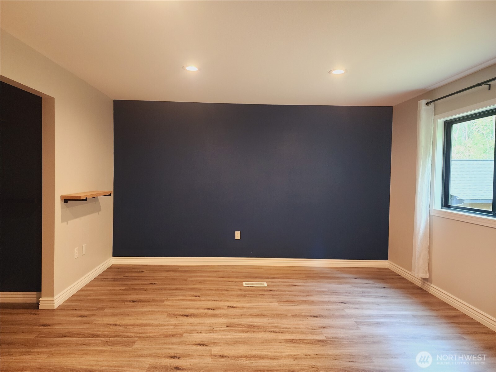 8120 Berry Ridge Lane Property Photo 8