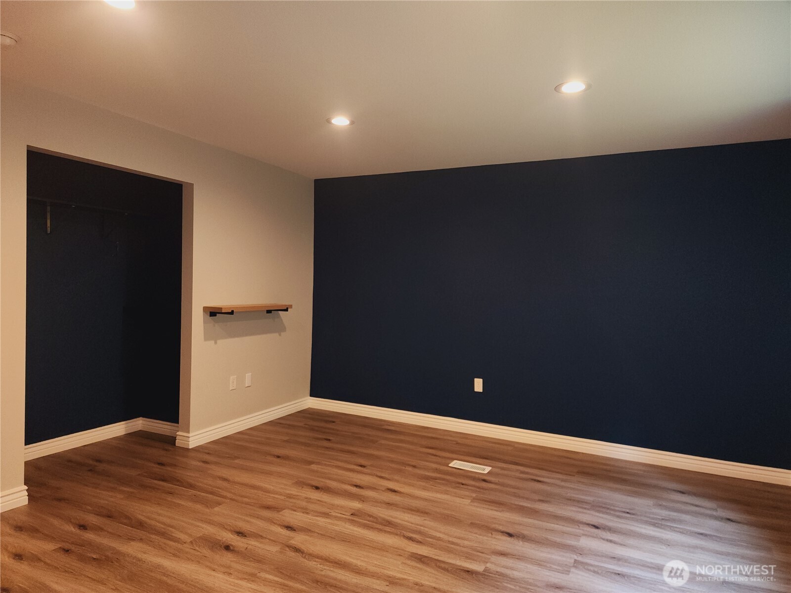 8120 Berry Ridge Lane Property Photo 9