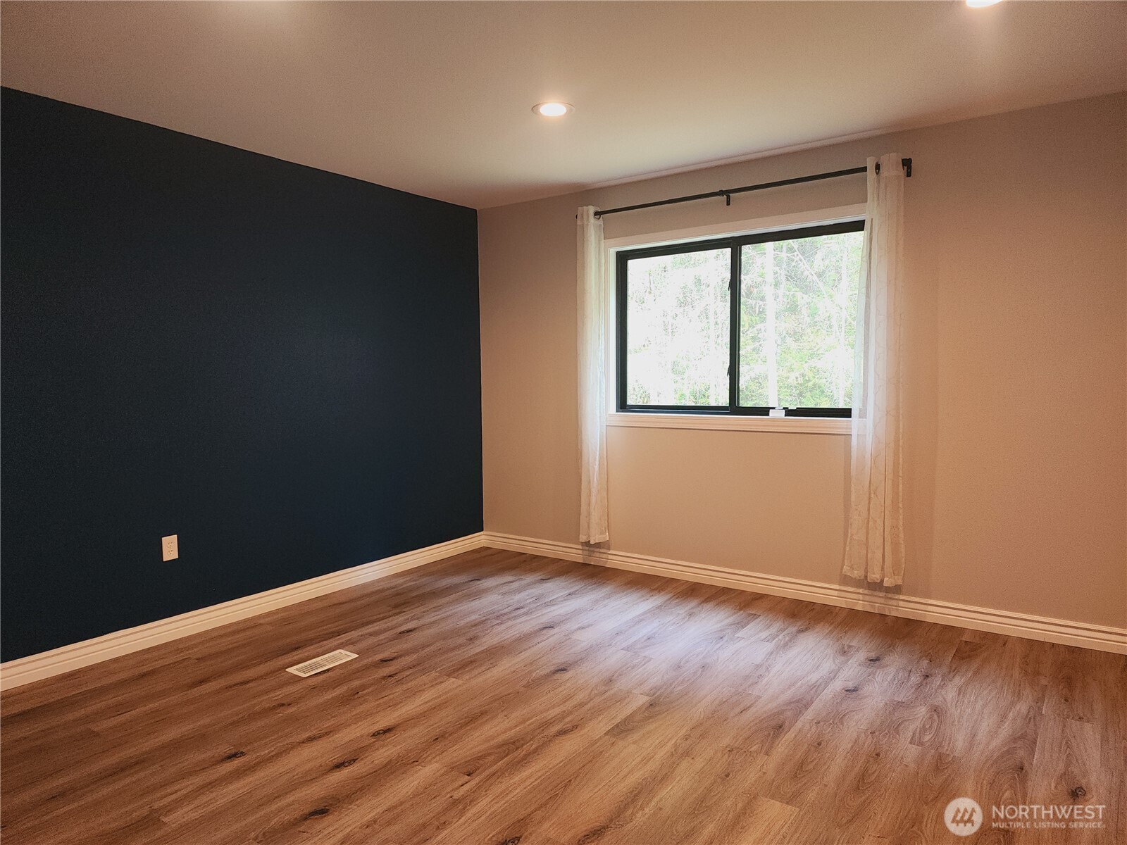 8120 Berry Ridge Lane Property Photo 10