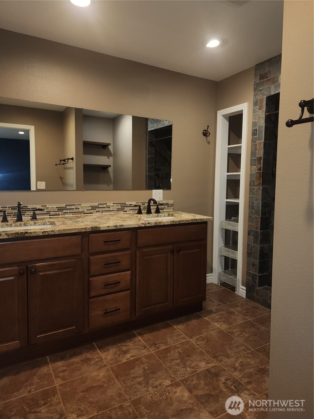 8120 Berry Ridge Lane Property Photo 12