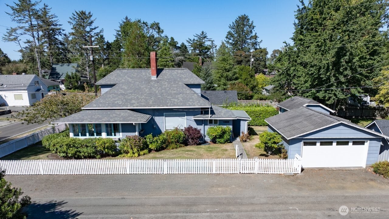 4002 K Place Property Photo 2
