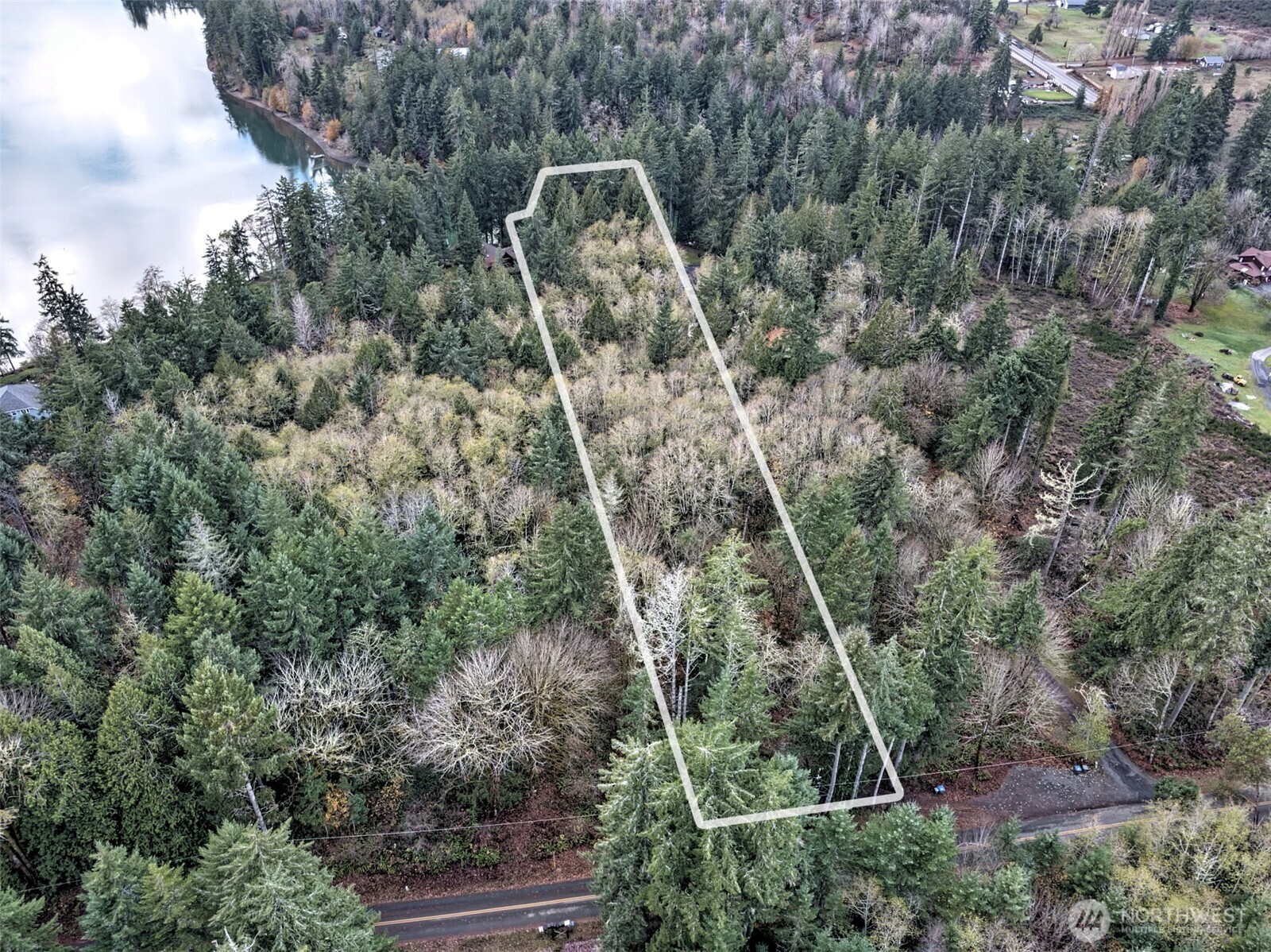 120 Se Sells Drive Property Photo 8