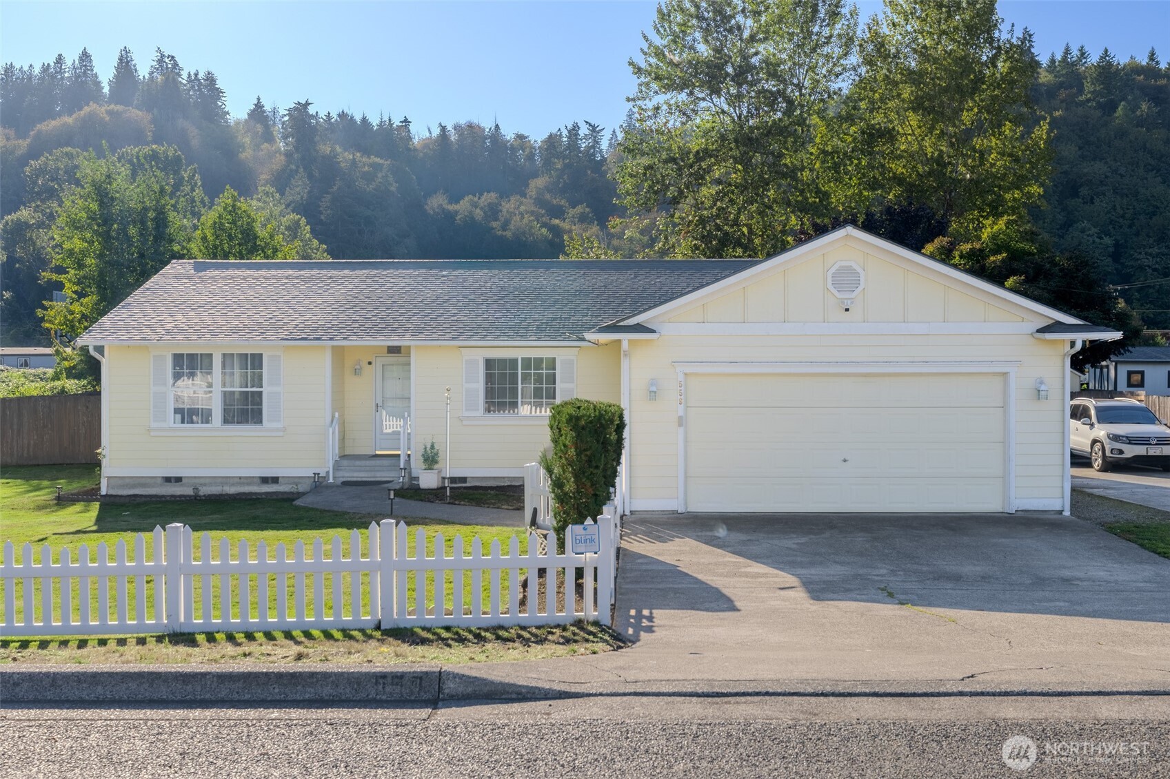 559 Algona Boulevard Property Photo 1
