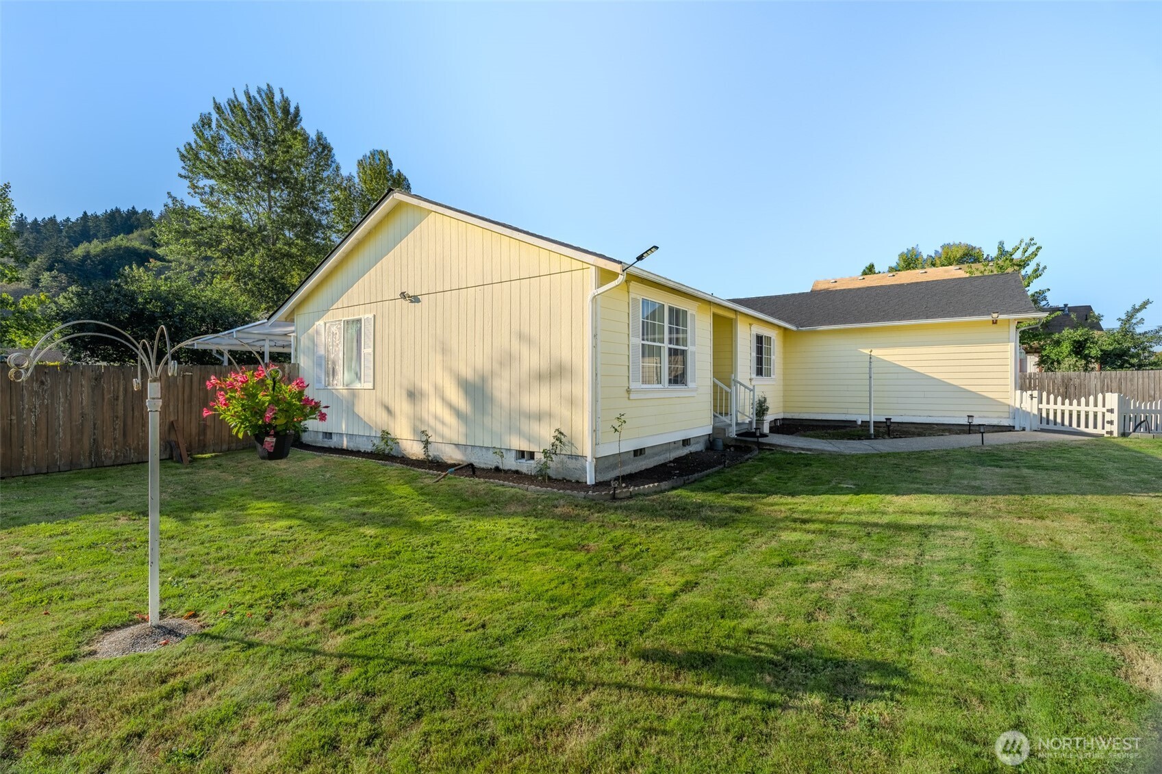 559 Algona Boulevard Property Photo 4