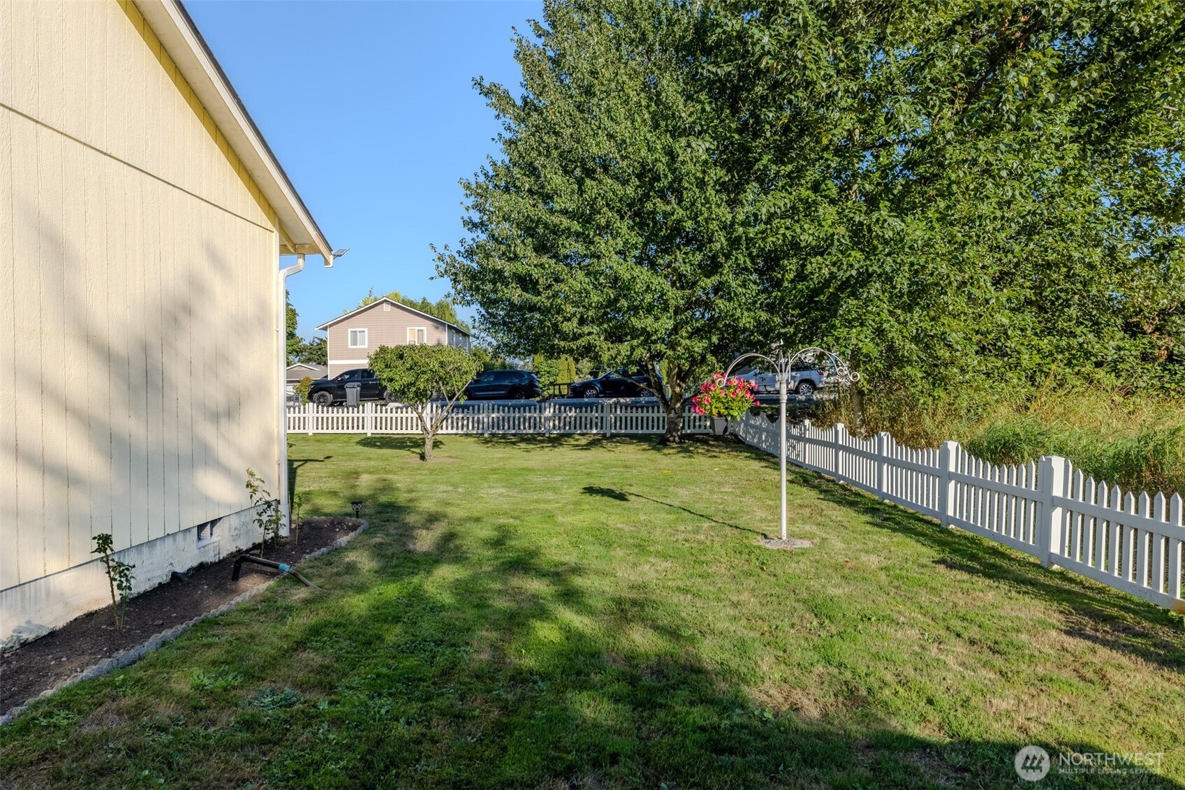 559 Algona Boulevard Property Photo 5