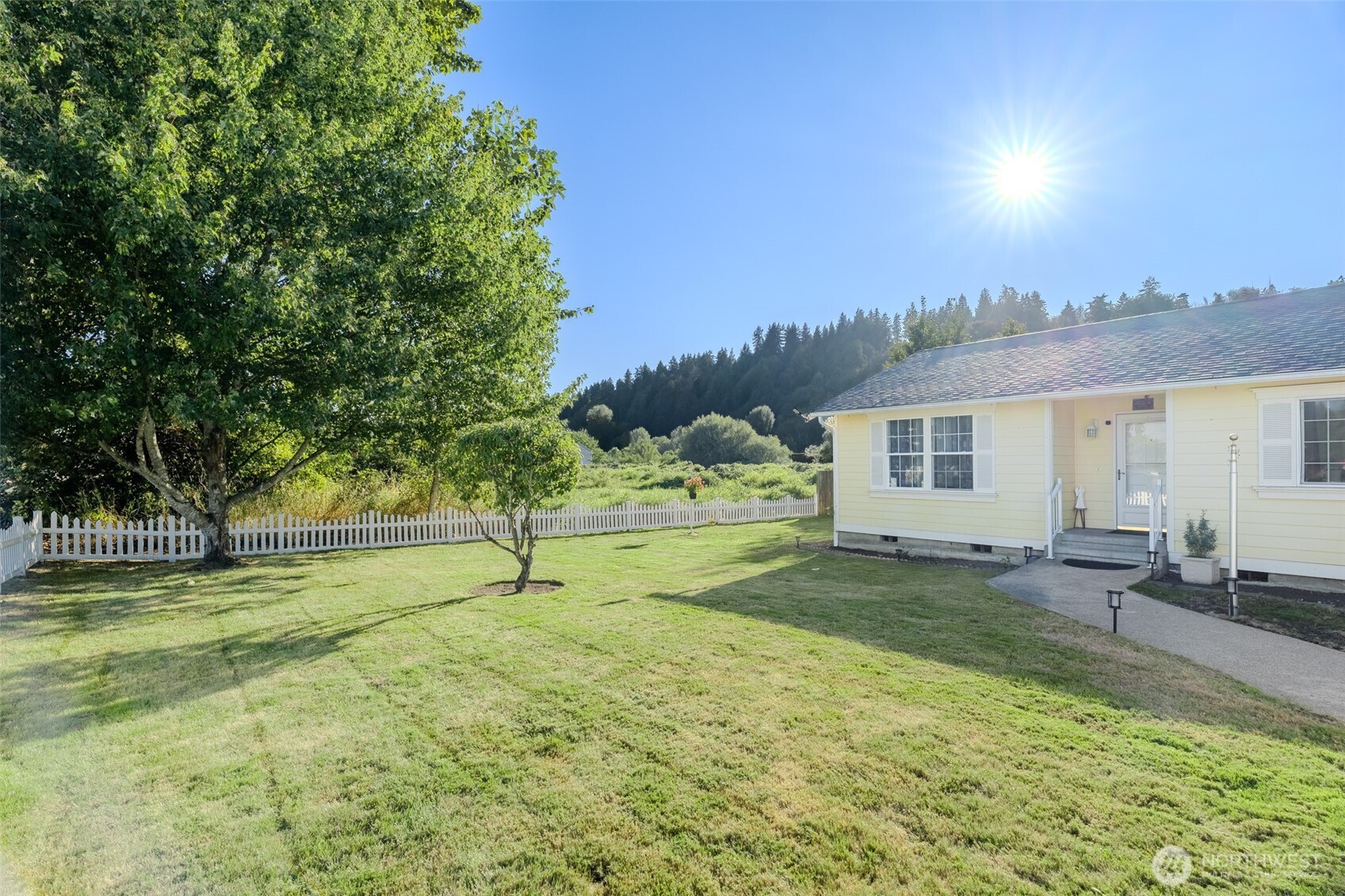 559 Algona Boulevard Property Photo 6
