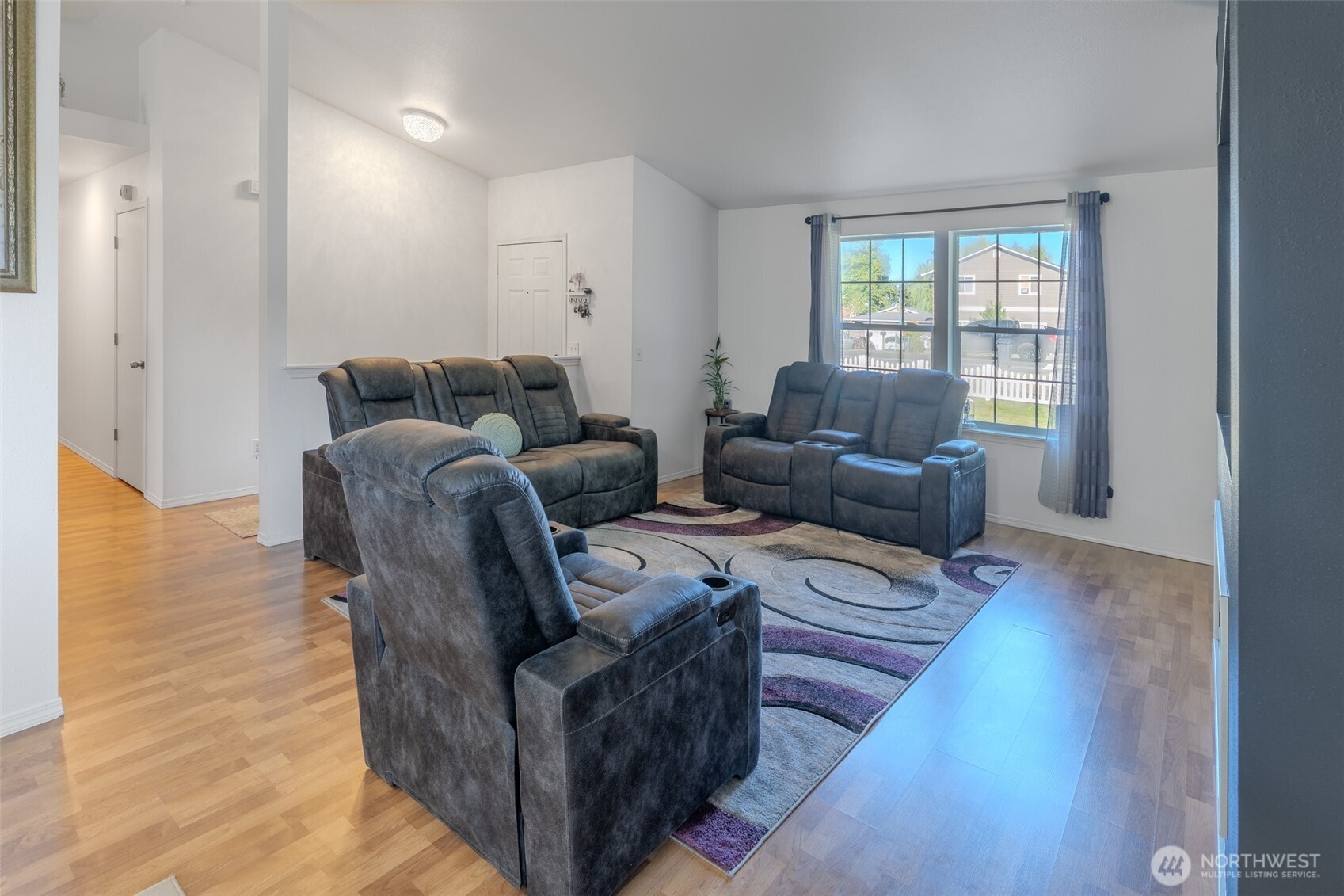 559 Algona Boulevard Property Photo 7