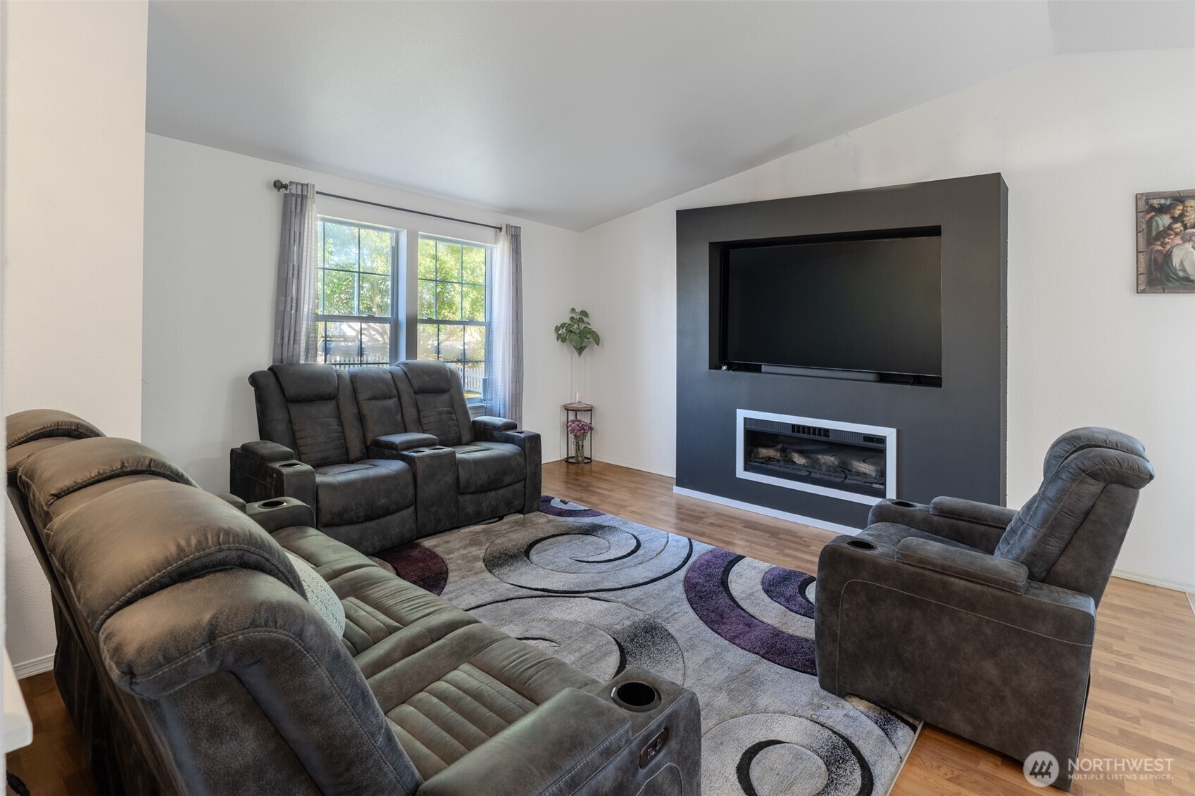 559 Algona Boulevard Property Photo 9