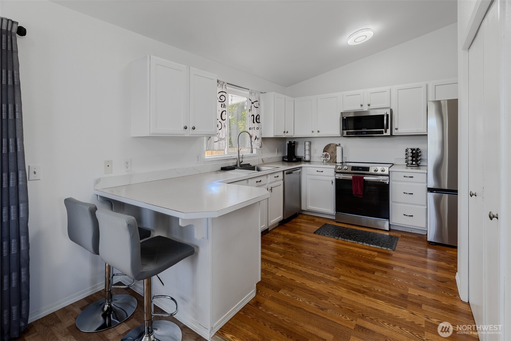 559 Algona Boulevard Property Photo 15