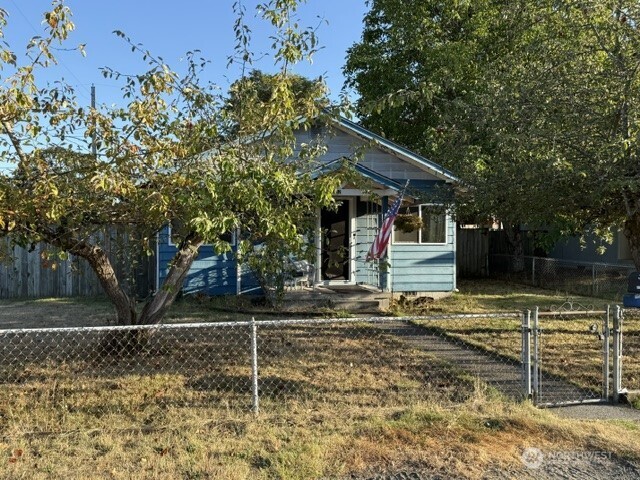 4802 S American Lake Boulevard Property Photo 1