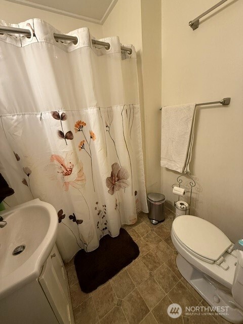 4802 S American Lake Boulevard Property Photo 6