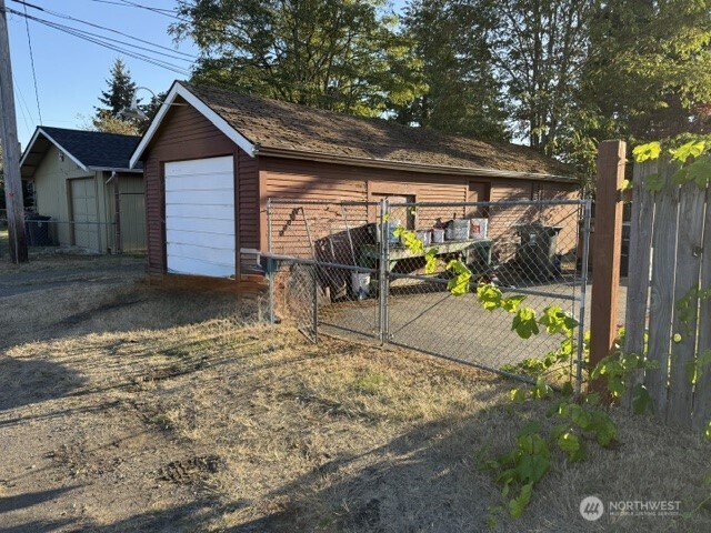 4802 S American Lake Boulevard Property Photo 7