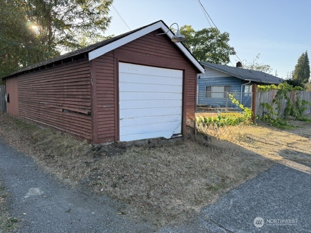 4802 S American Lake Boulevard Property Photo 9