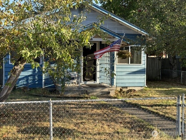 4802 S American Lake Boulevard Property Photo 10