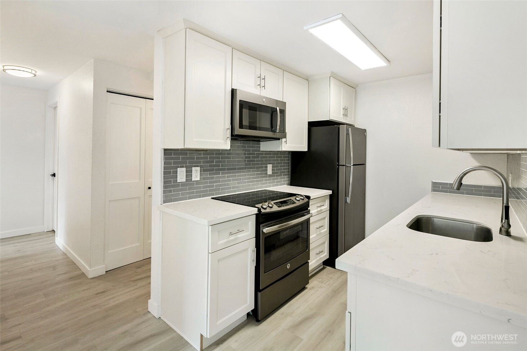 9255 Greenwood Avenue 27 Property Photo 4