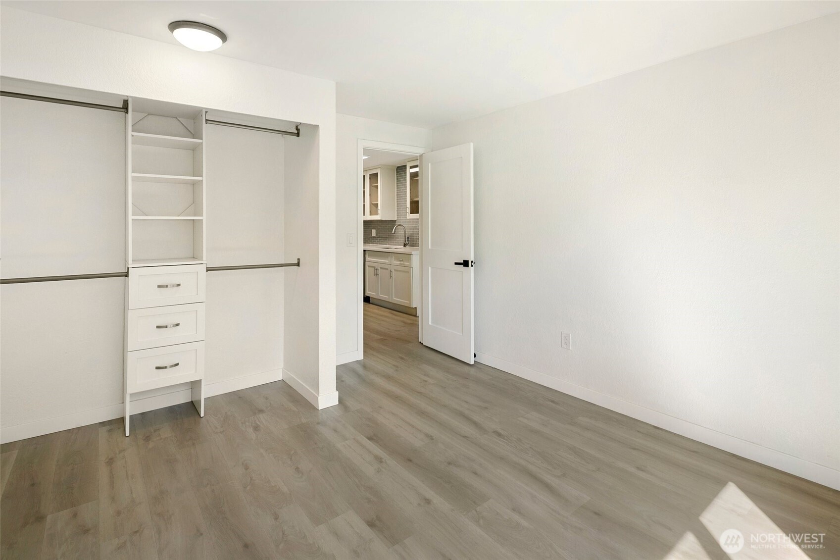 9255 Greenwood Avenue 27 Property Photo 6