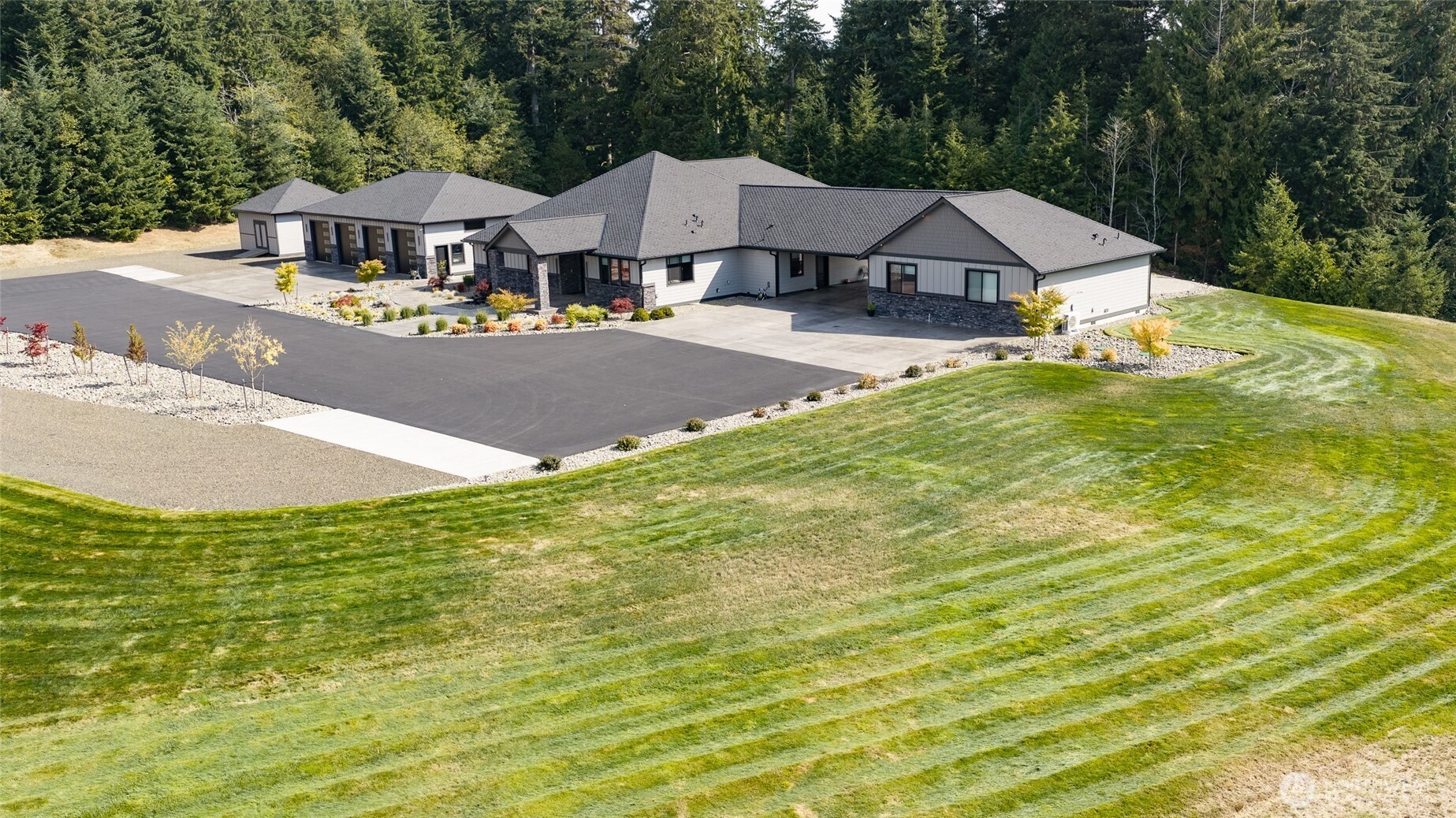 100 Kathiren Drive Property Photo 1