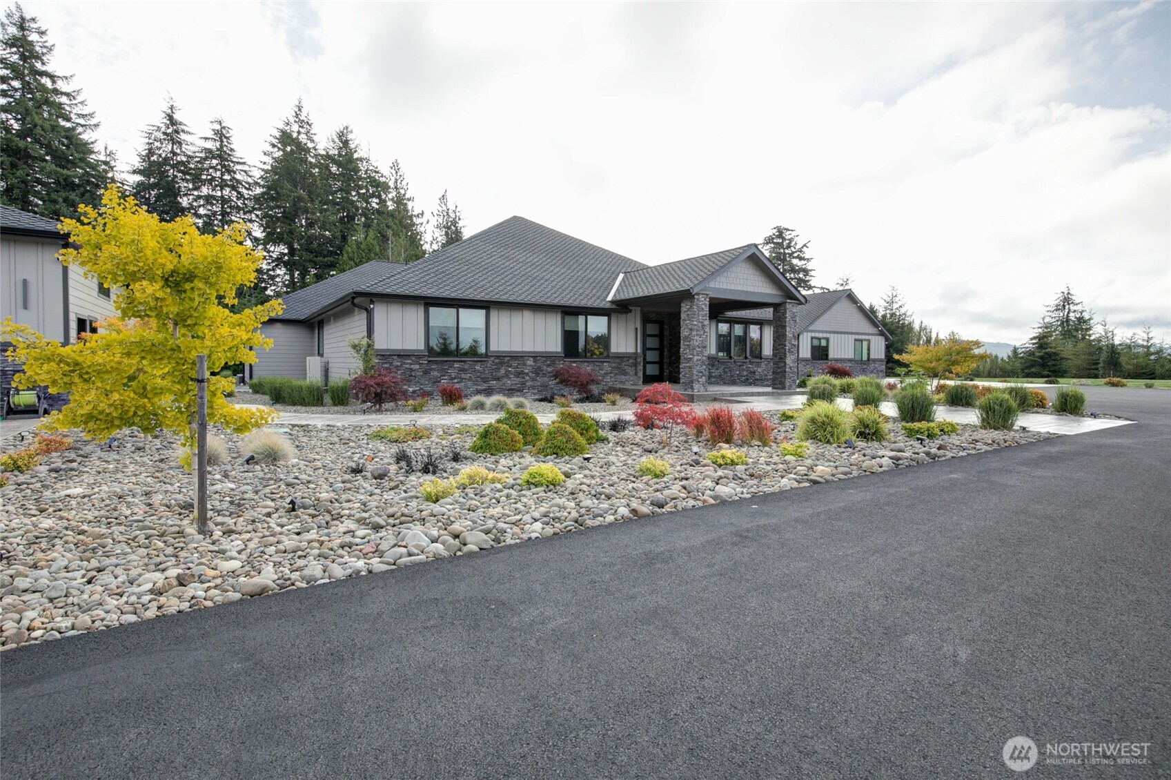 100 Kathiren Drive Property Photo 3