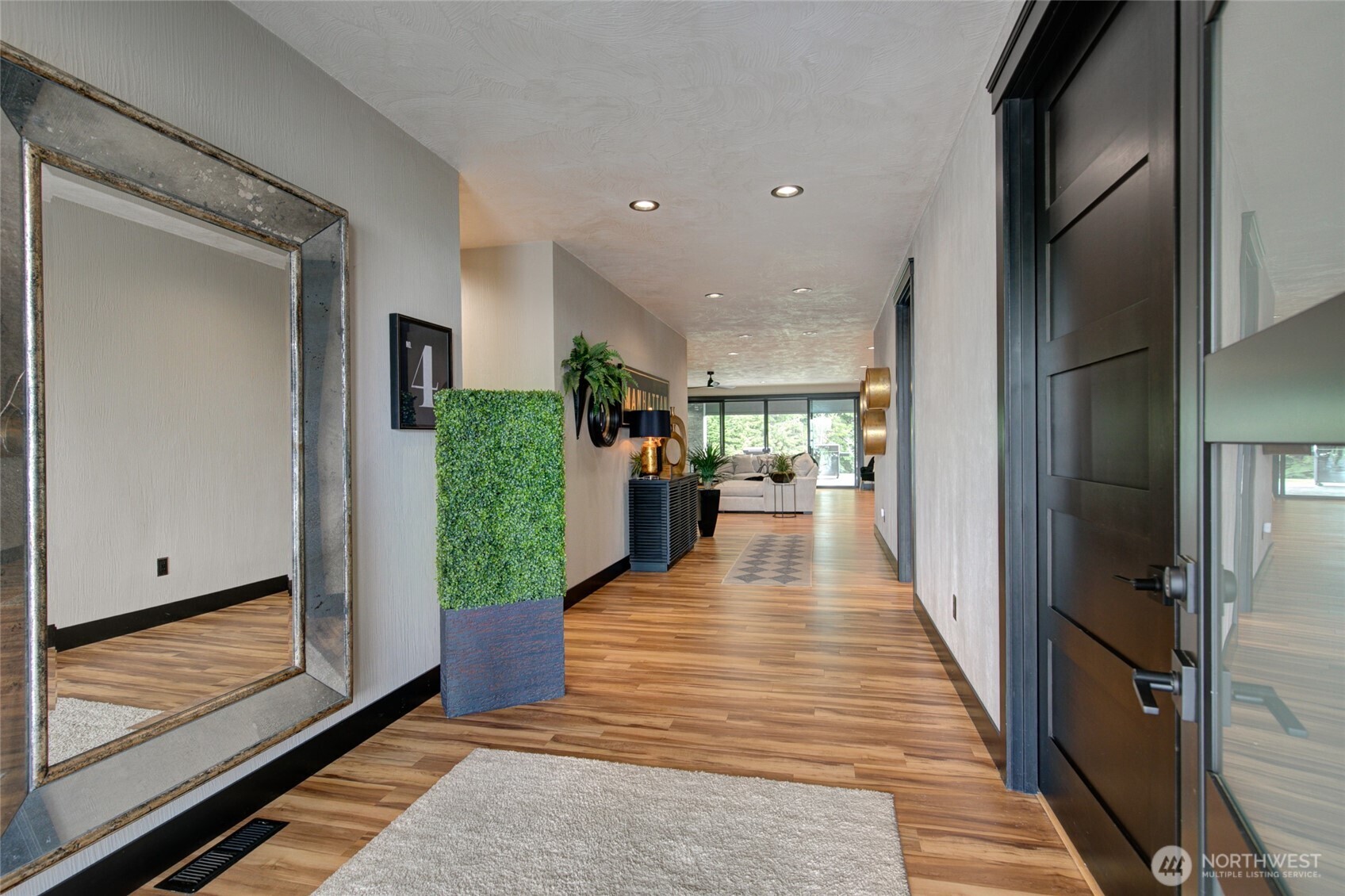 100 Kathiren Drive Property Photo 4