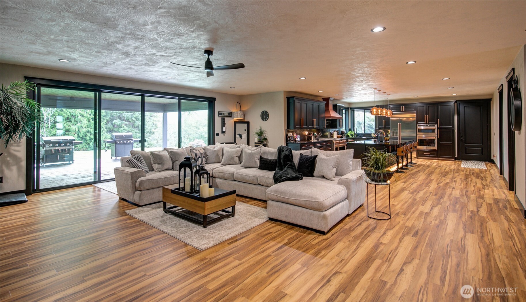 100 Kathiren Drive Property Photo 8