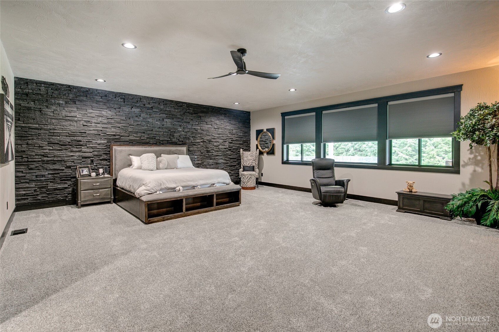 100 Kathiren Drive Property Photo 14